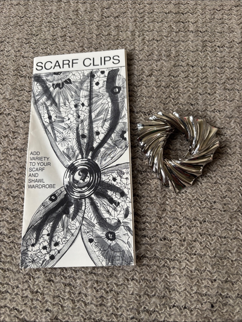 Vintage Silver Swirl Scarf Clip – Classic Women’s Accessory